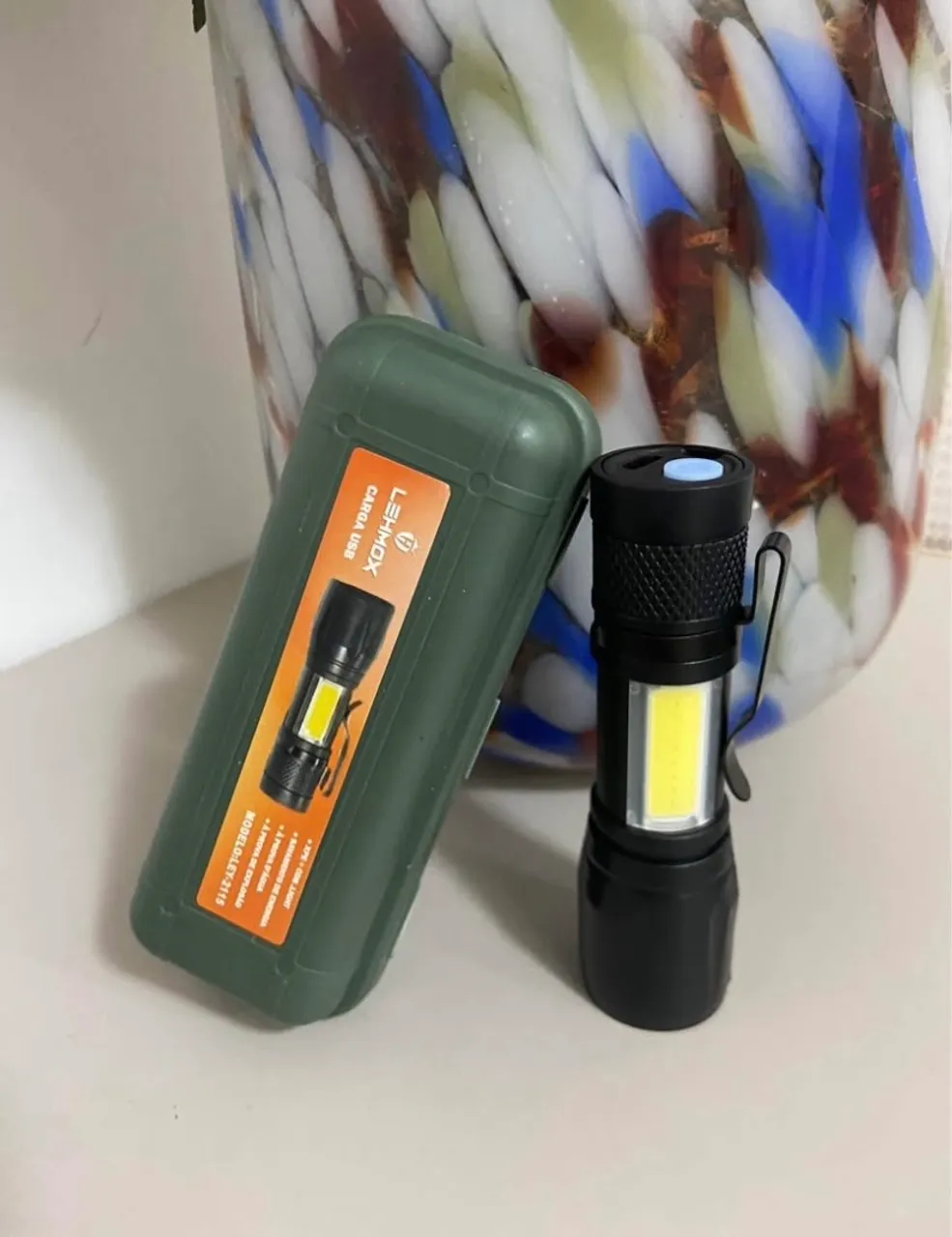 Lanterna Tática Militar Portátil USB, Zoom e LED Recarregável com Clipe