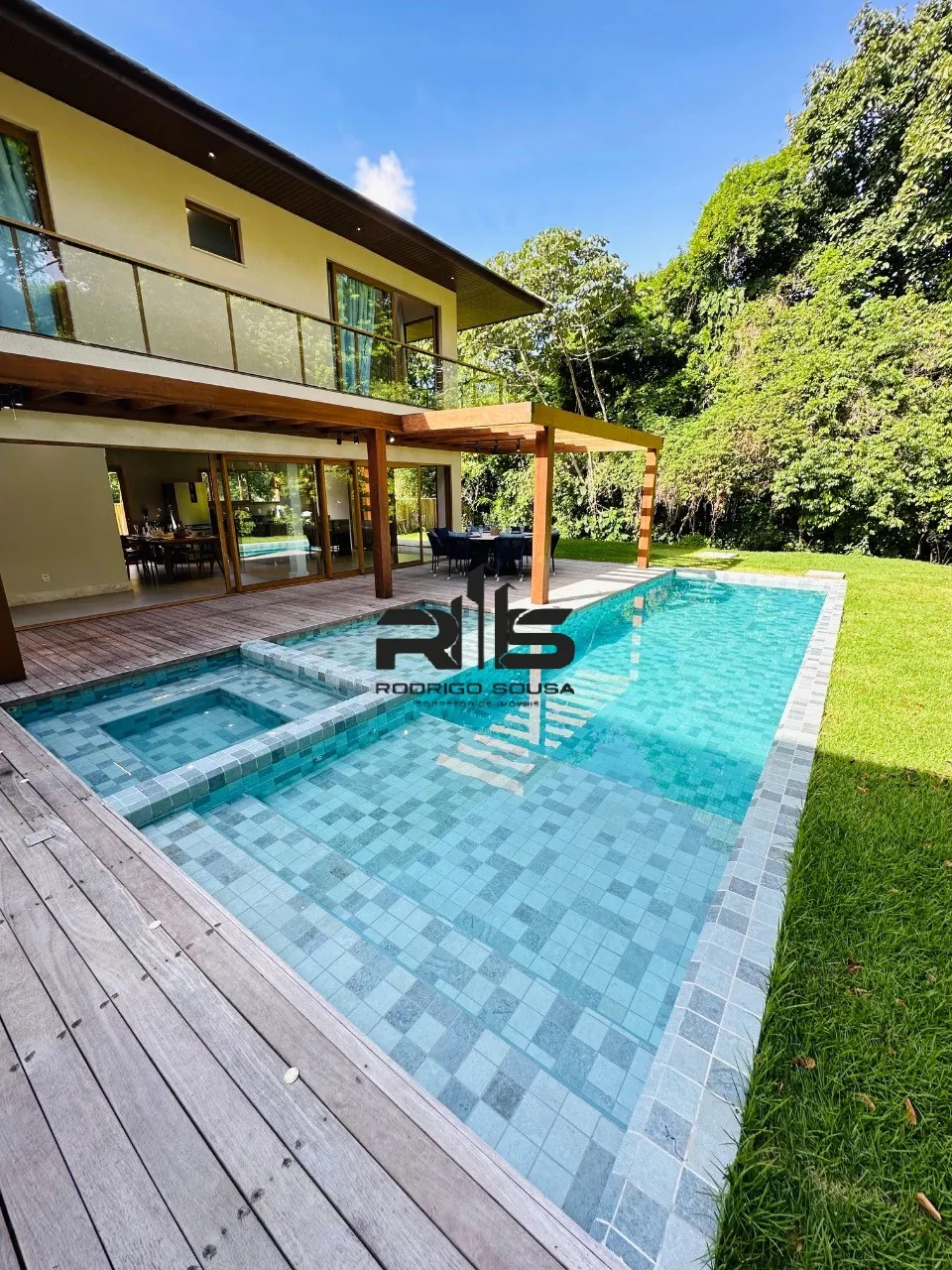 Praia do Forte | Casa 6 suítes | 390m² | Porteira fechada | Condomínio com acesso à praia