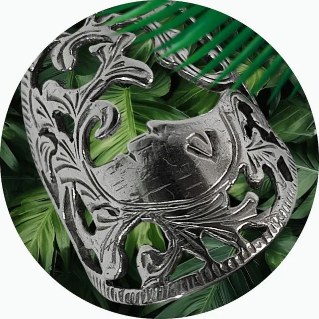 Anel de Prata com Desenhos Vazados