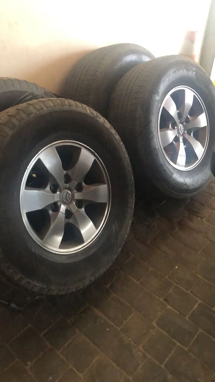 Jogo rodas hilux com pneus  - Foto 3