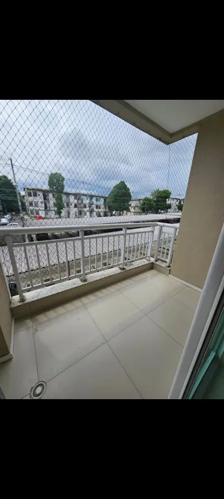 Alugo apartamento no condomínio Vila das Flores.