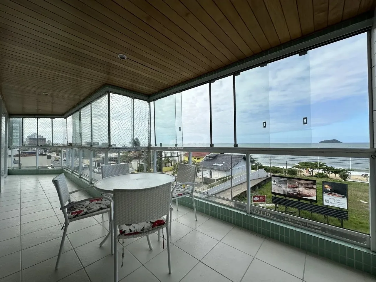 Apartamento disponível para locação no Centro em Balneário Piçarras/SC (Cód. 21131)