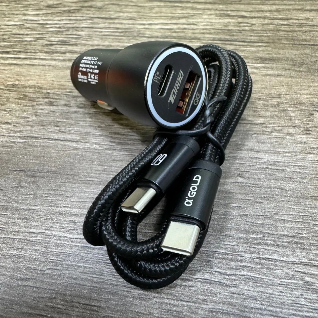 Carregador de carro turbo duplo com cabo USB-C