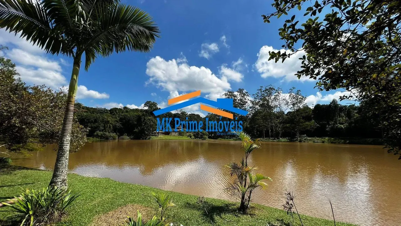 Terreno 1290m² em condomínio fechado em Cotia.