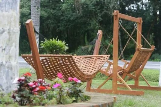 Rede de balanço de madeira artesanal