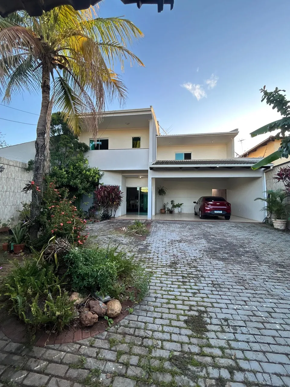 Sobrado, 310m² com 4 quartos - Setor Urias Magalhães