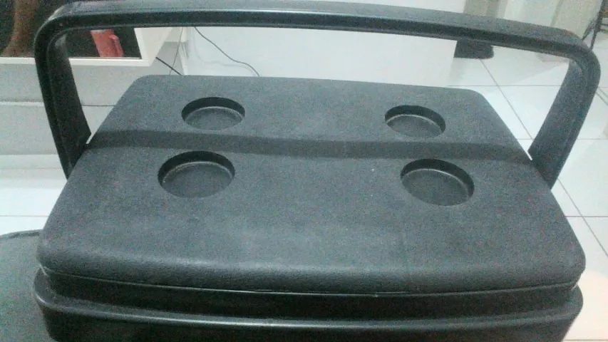 CAIXA TERMICA 32 LITROS NOVA NUNCA USADA NA COR PRETA - Foto 2