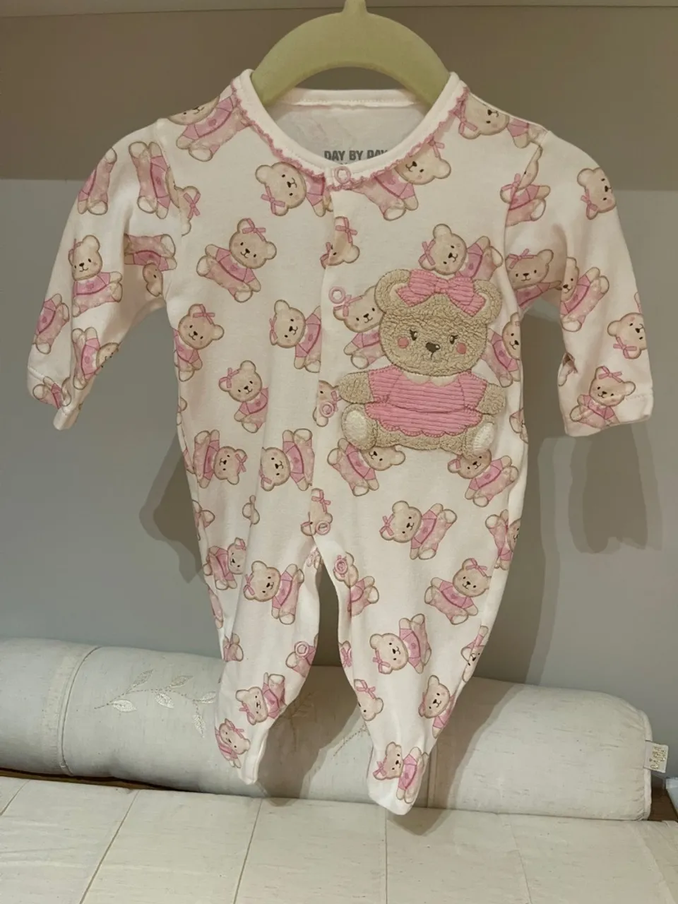 Macacão de bebê com estampa de ursinhos