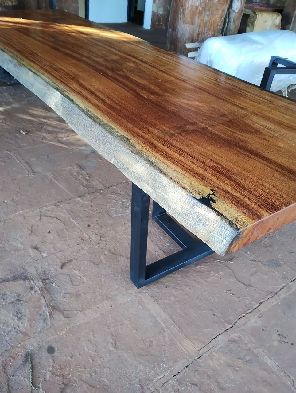 Mesa de madeira maciça com design moderno - Foto 5