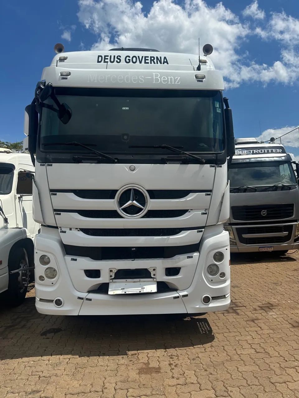 Mercedes-Benz Caminhão e rodotrem