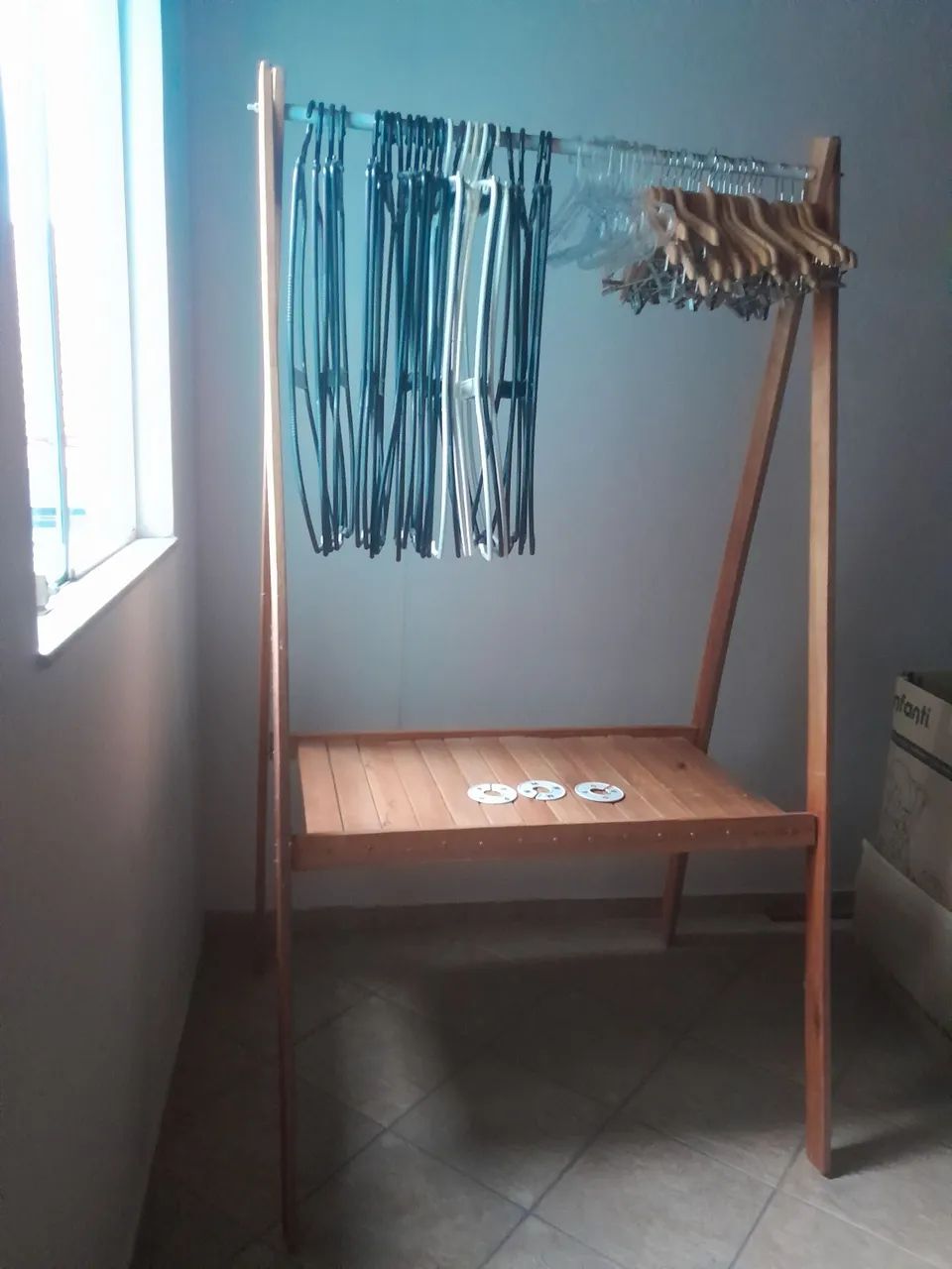 Muitos acessórios para loja de roupas 