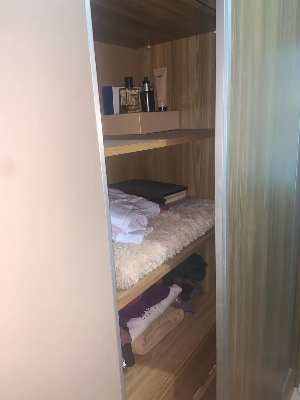 Guarda-roupa em estado de novo com portas deslizantes - Foto 2