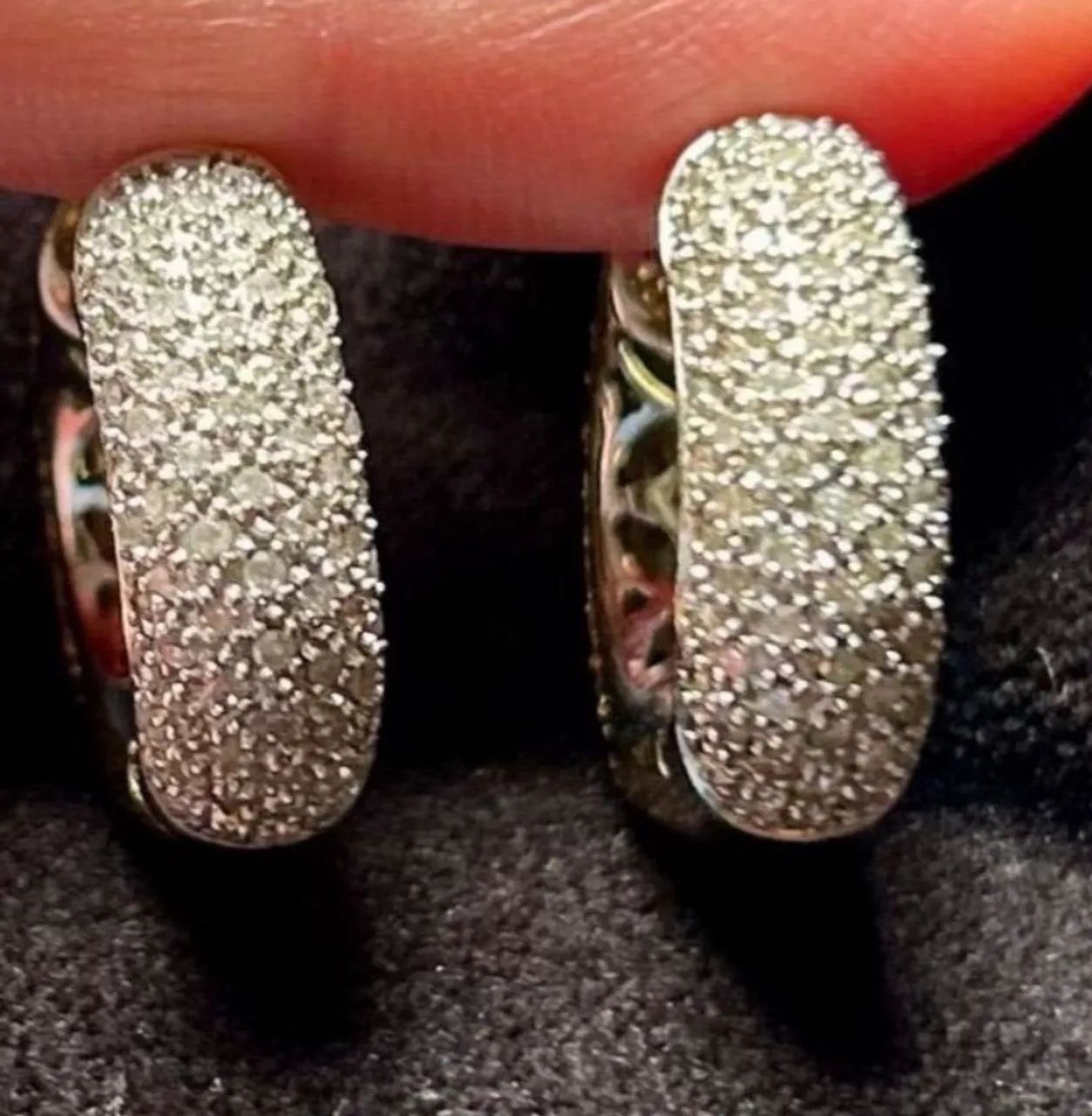 Brincos Argola Cravejados de diamantes - Foto 2