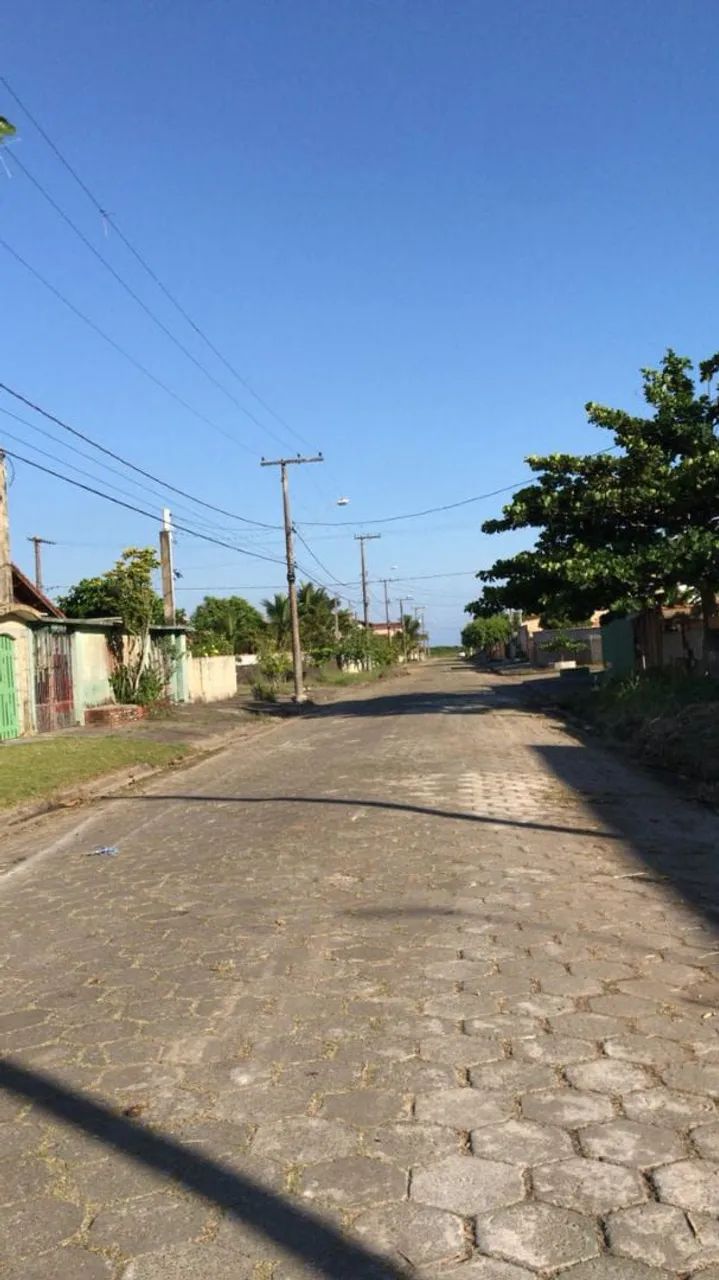 Casa p/ Temporada...A... 200 metros da praia! Itanhaém