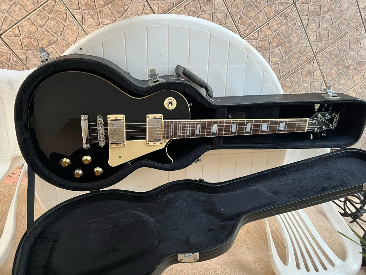 Guitarra Les Paul + Caixa + Case + Cabo