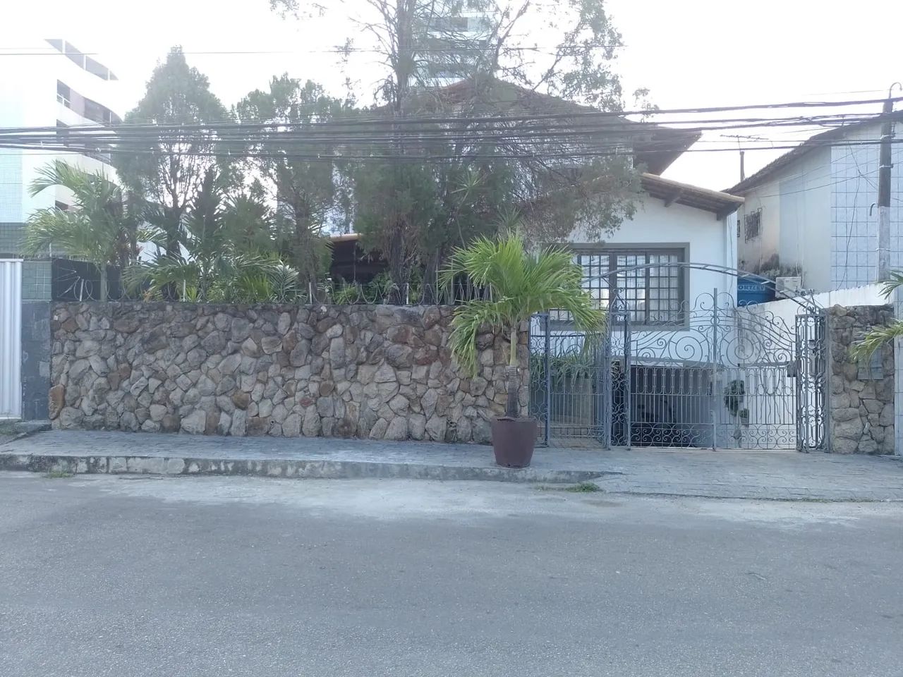 Casa para venda tem 550 metros quadrados com 3 quartos em Prado - Recife - PE