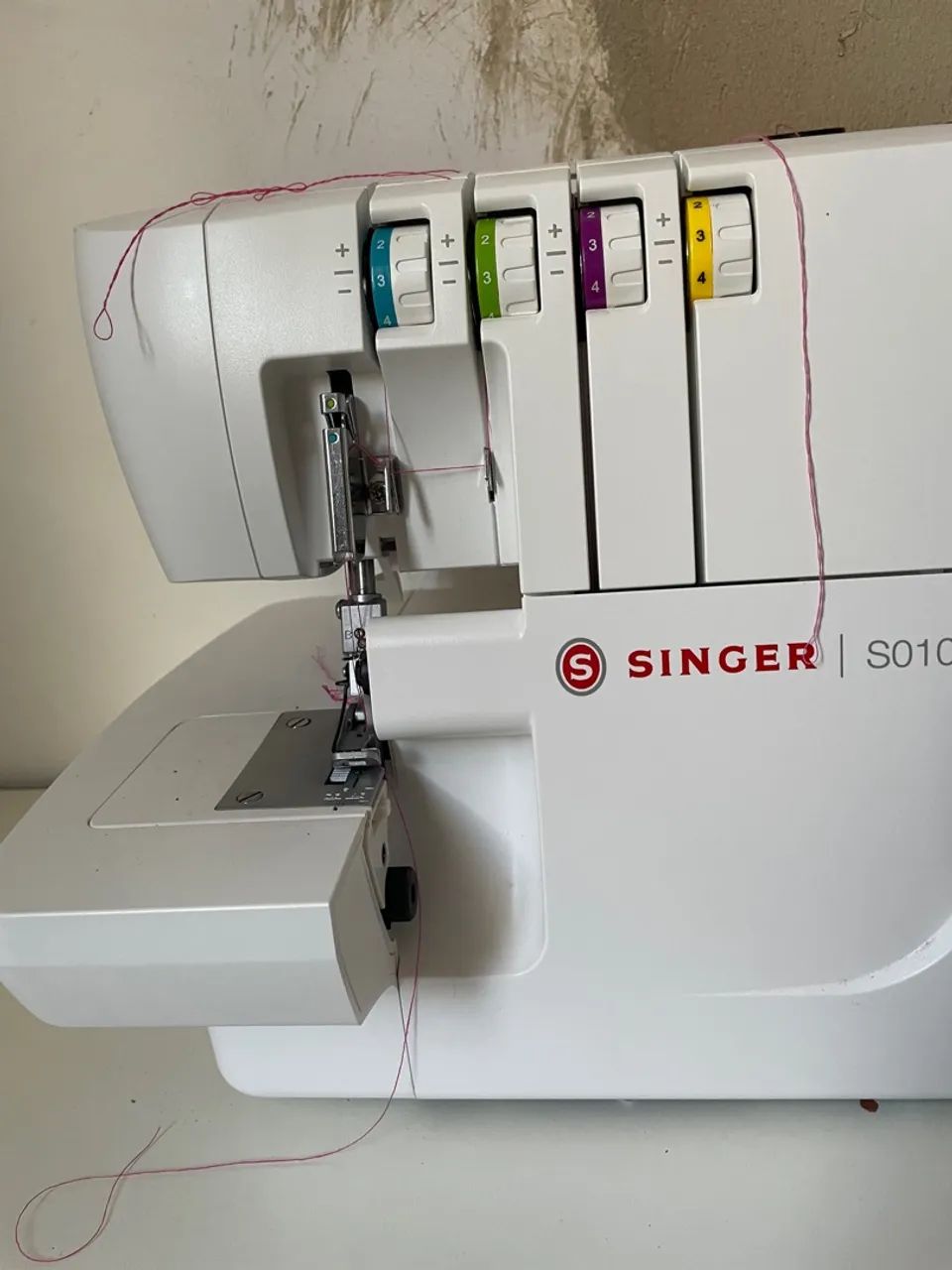 Vendo overloc singer S0105 pouco tempo de uso  - Foto 5