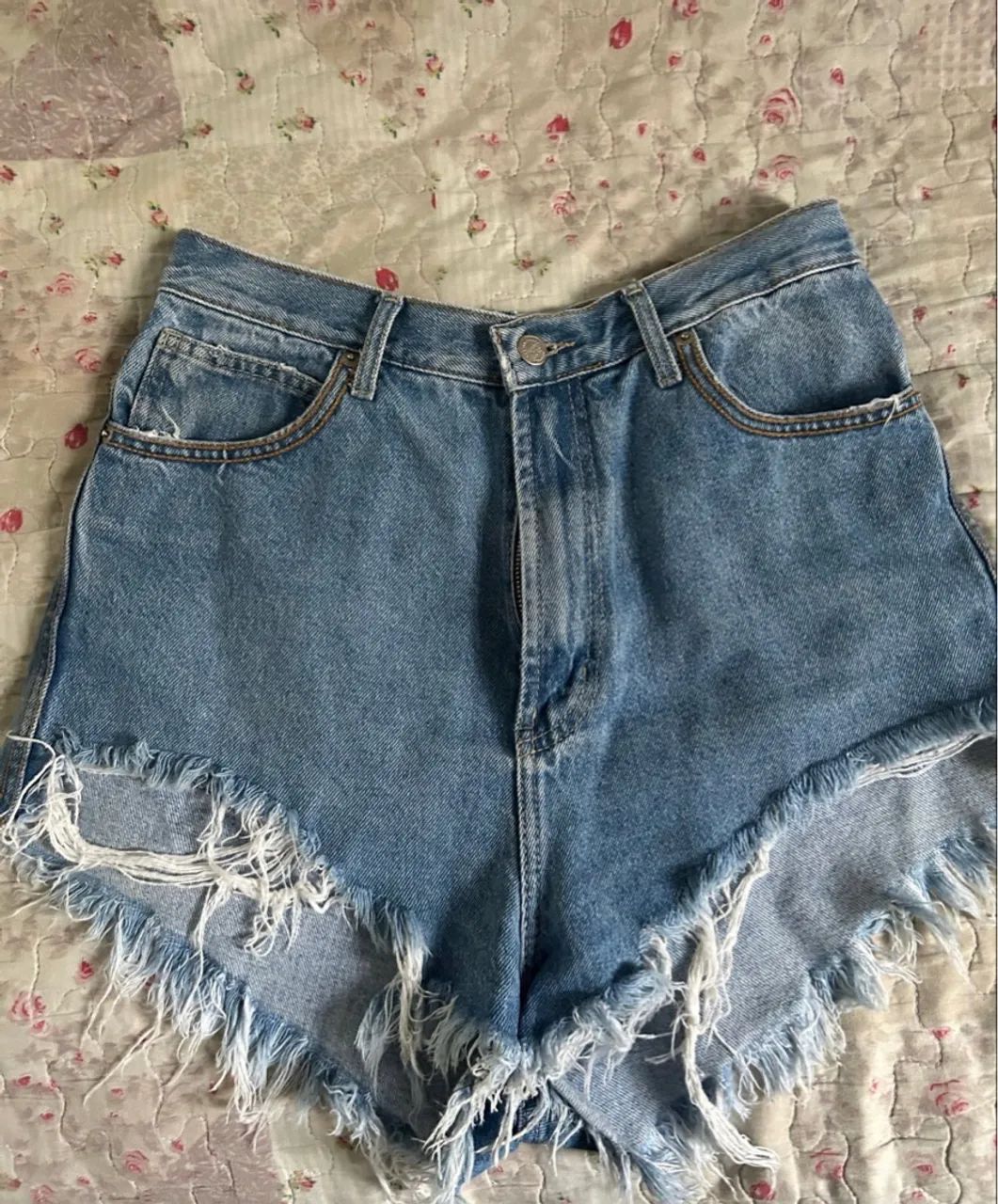 Shorts Jeans Destroyed - Estilo e Conforto