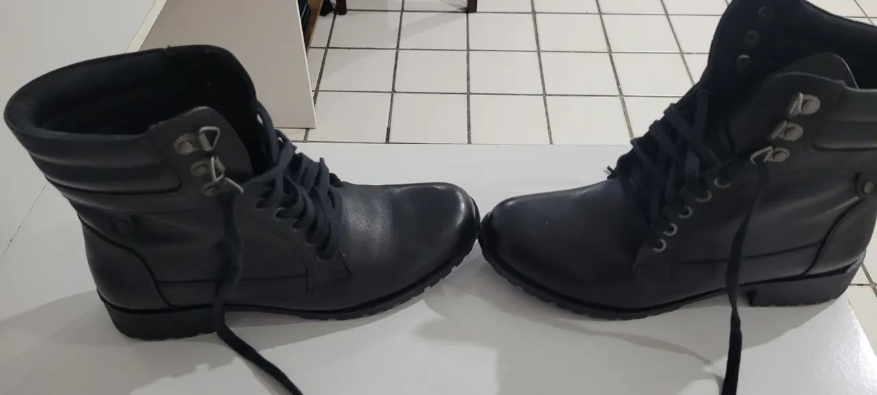 Botas de Couro Preto - Foto 2