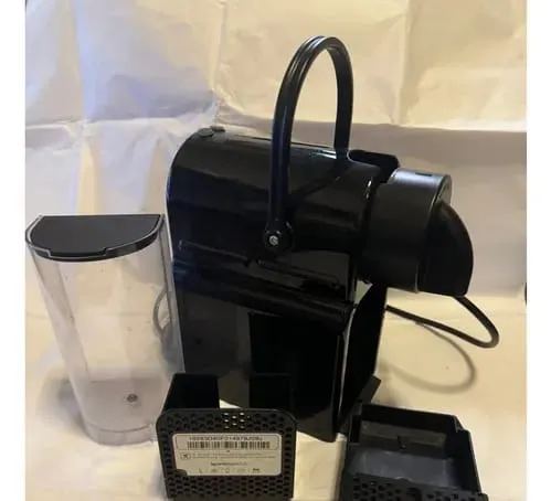 CAFETEIRA NESPRESSO- FONTE QUEIMADA- NÃO FUNCIONA
