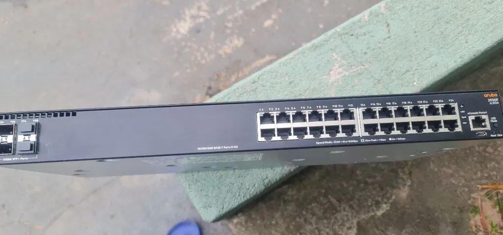 Switch HPE Aruba Networking 2930F 24G 4SFP+  - Foto 2