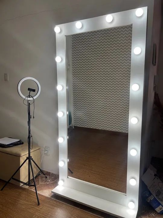 Espelho camarim com luzes e rodinhas 