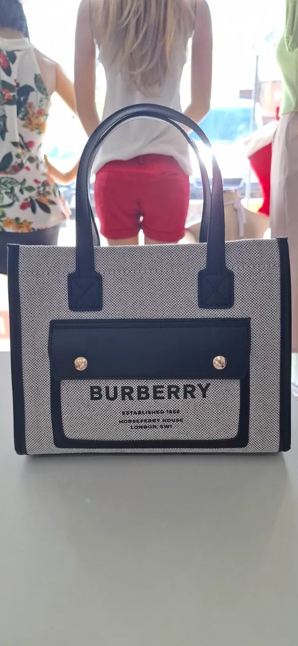 Bolsa Burberry cinza nova - Foto 5