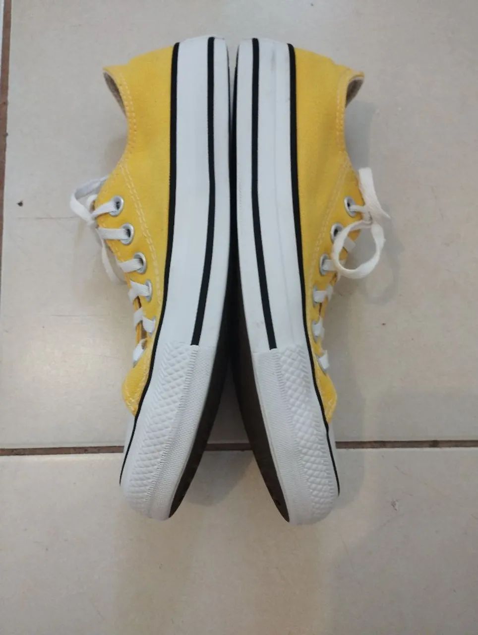 Tênis All Star amarelo em ótimo estado  - Foto 3
