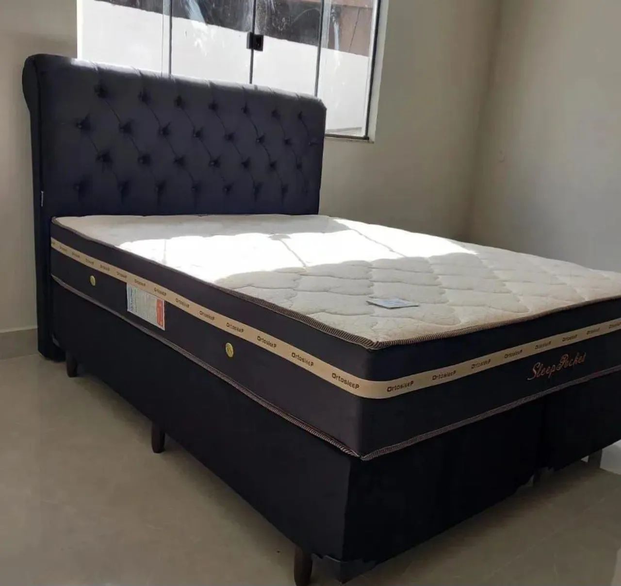Cama  casal com cabeceira 