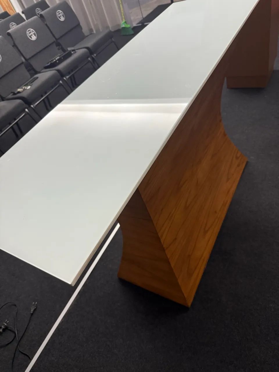 Buffet / Mesa com Tampo de Vidro - Design Moderno e Sofisticado