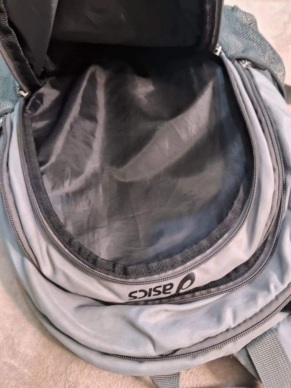 Mochila Asics Cinza - Usada - Foto 3