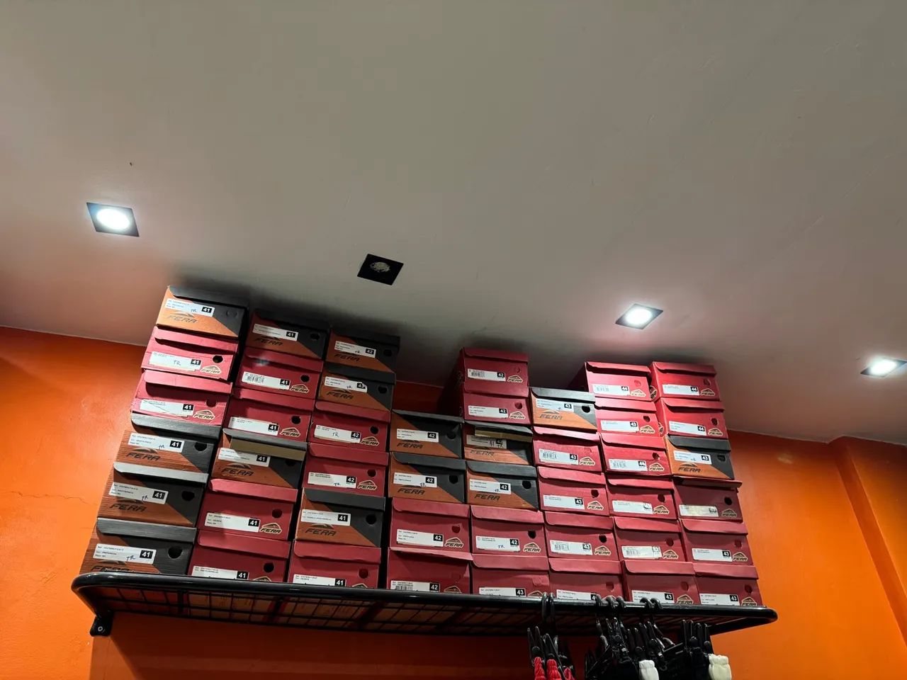 VENDO MEU ESTOQUE DE CHUTEIRAS  - Foto 2