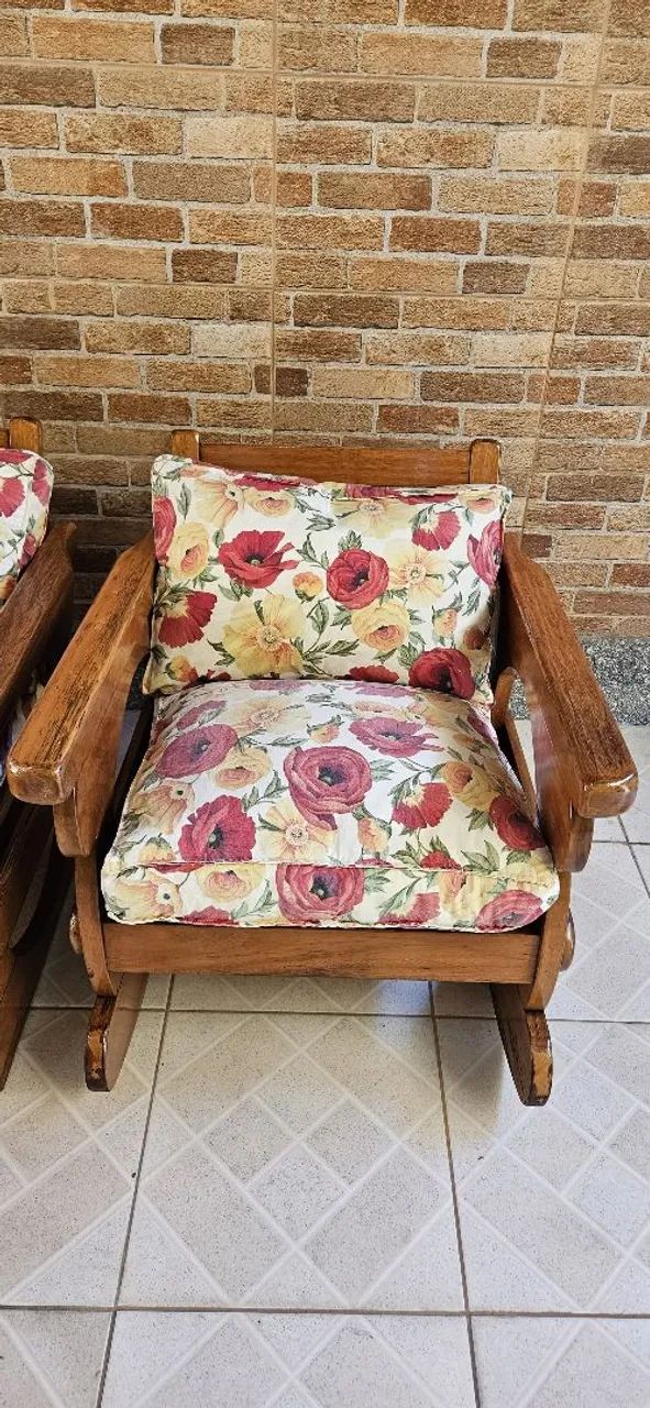 Conjunto de Sofá e Cadeiras de Balanço em Madeira - Foto 6