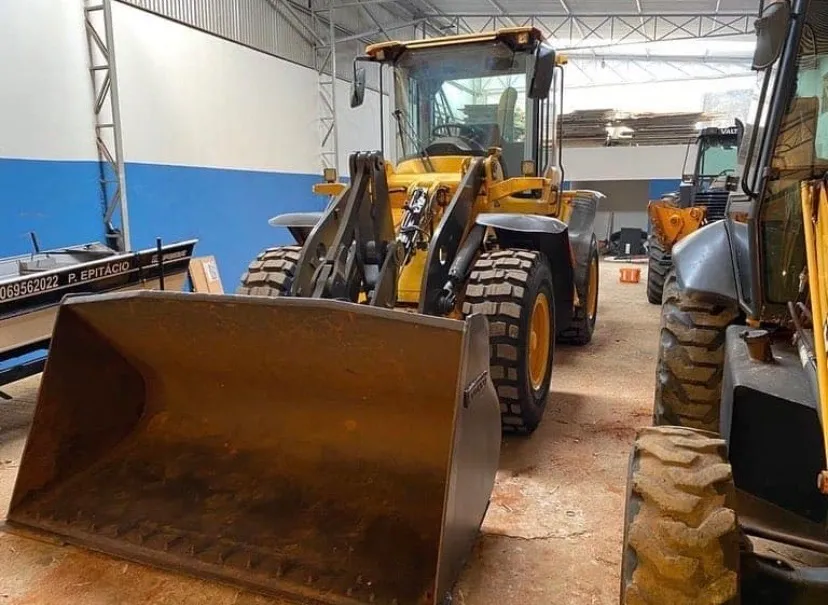 PÁ CARREGADEIRA VOLVO L60F
