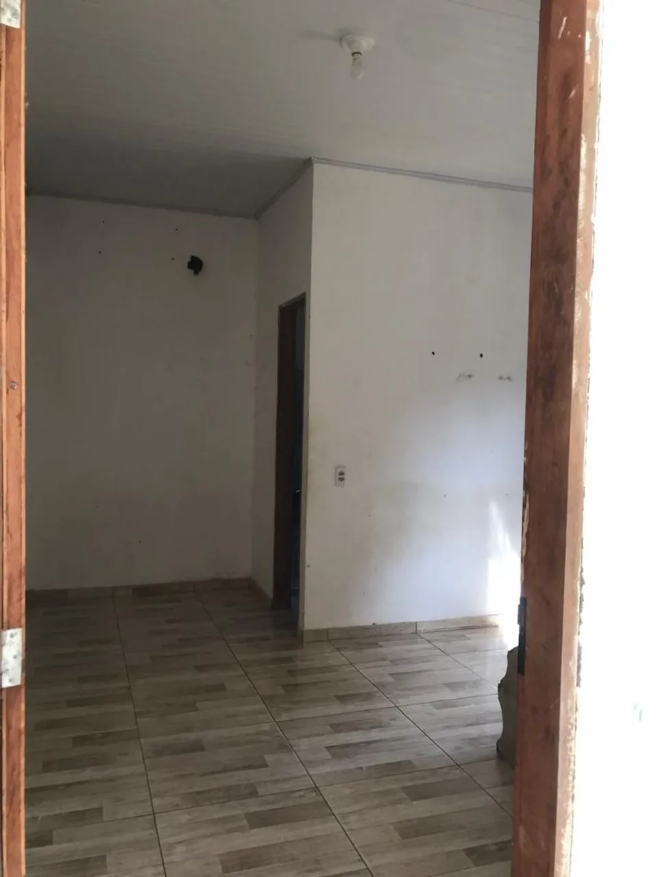 apartamento com conzinha e banheiro no quarto