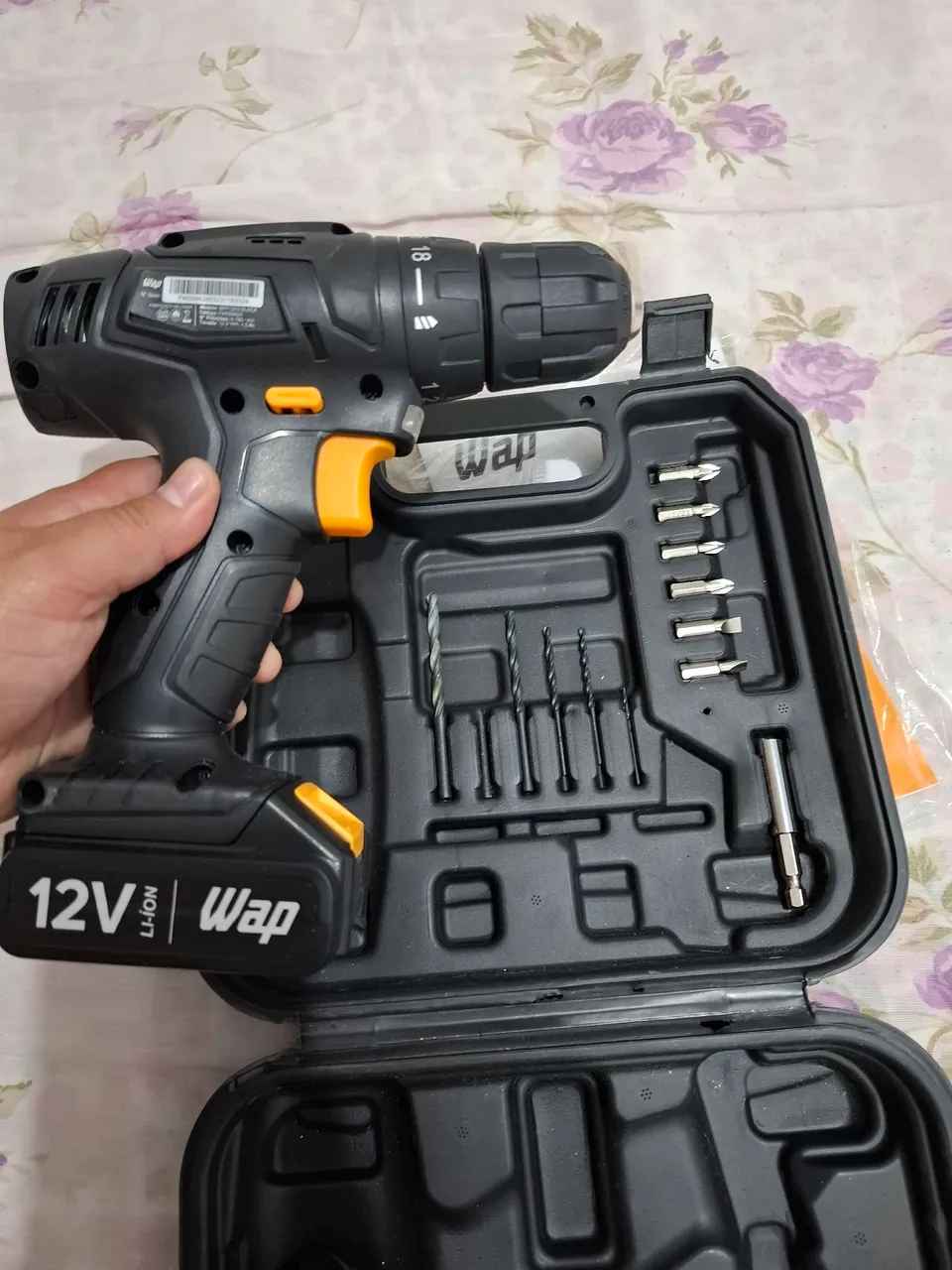 Furadeira/Parafusadeira 12V Wap com Maleta
