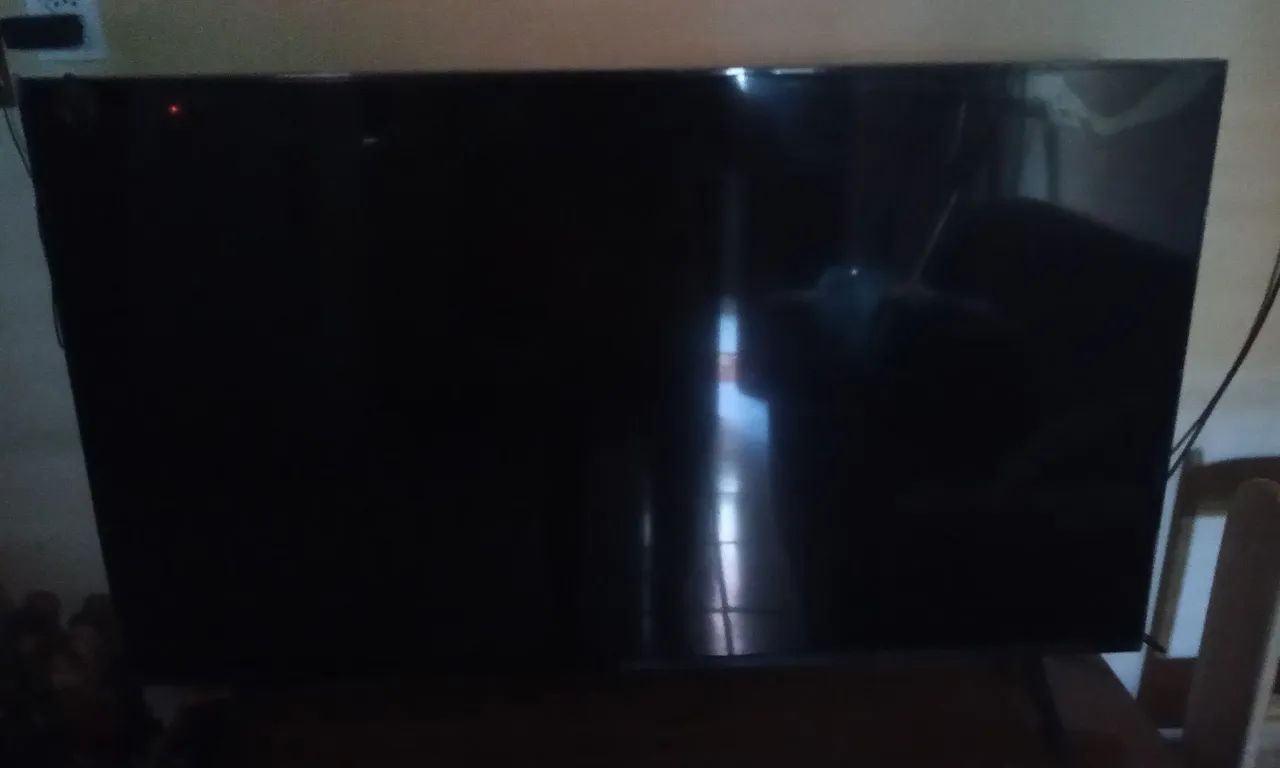 Tv com defeito, tela quebrada 