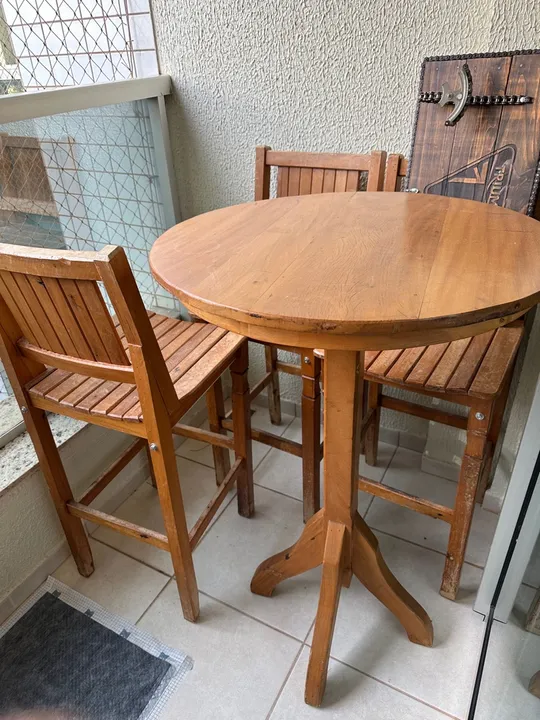 Conjunto de Mesa alta e Cadeiras de Madeira - 3 Lugares