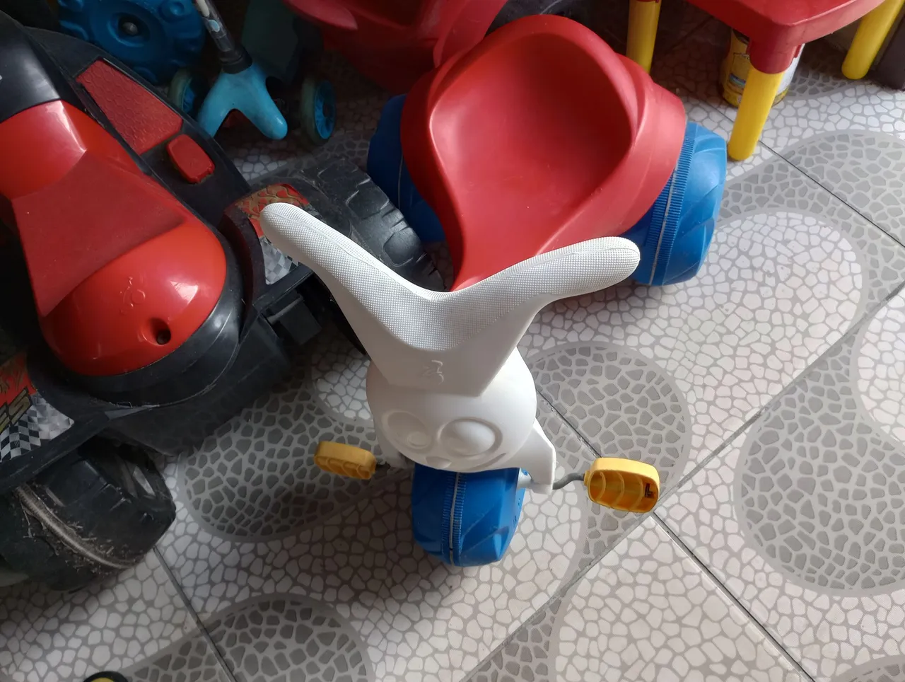 Triciclo Infantil com Design Divertido