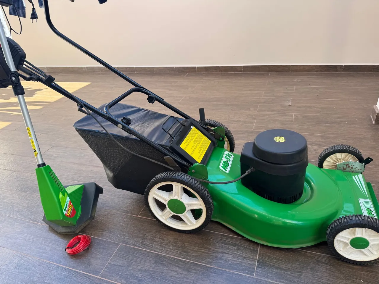 Roçadeira e Cortador de Grama Elétrico MB-51e