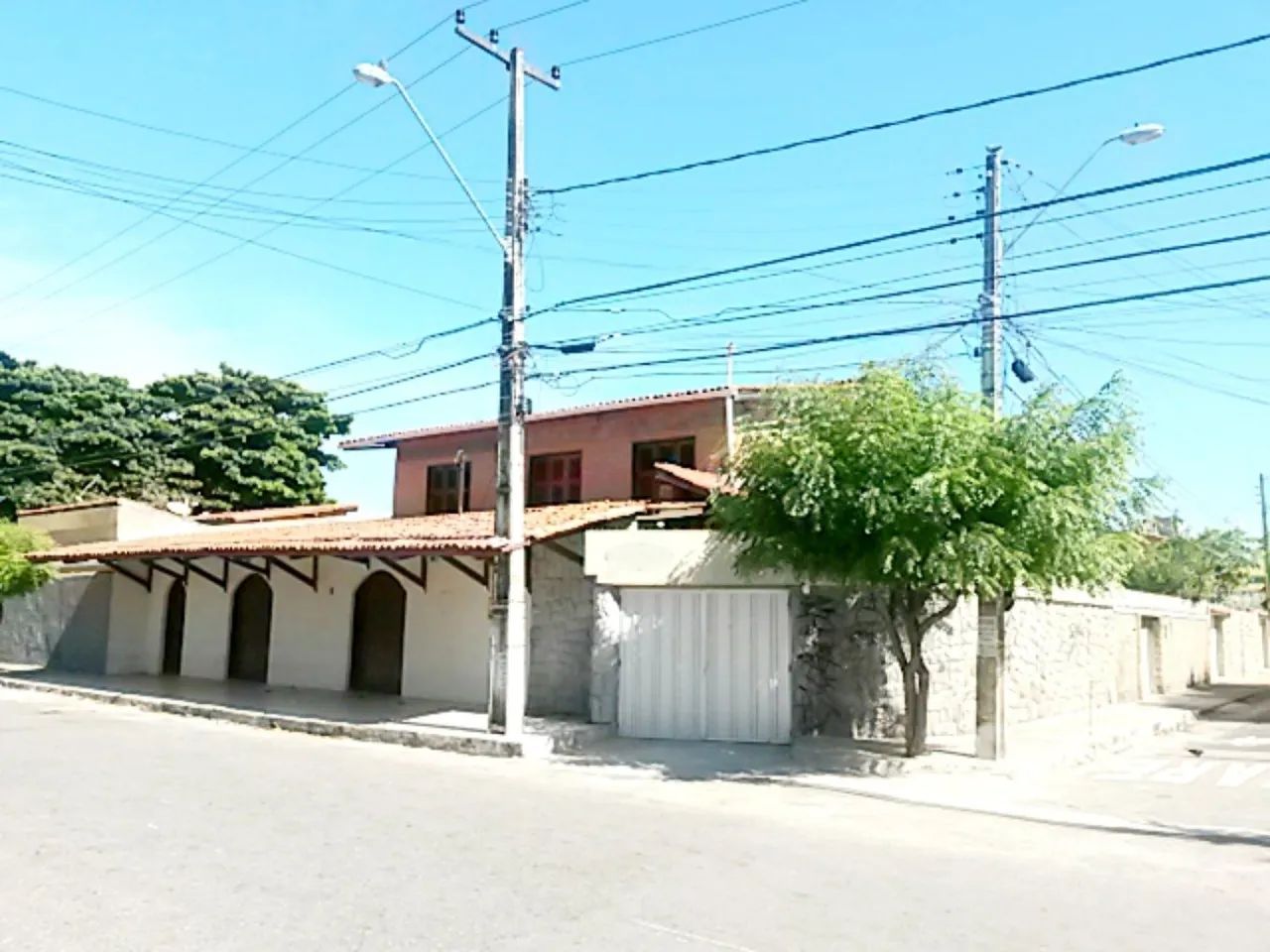 Casa para venda possui 267 metros quadrados com 6 quartos no Papicu - Fortaleza - Ceará