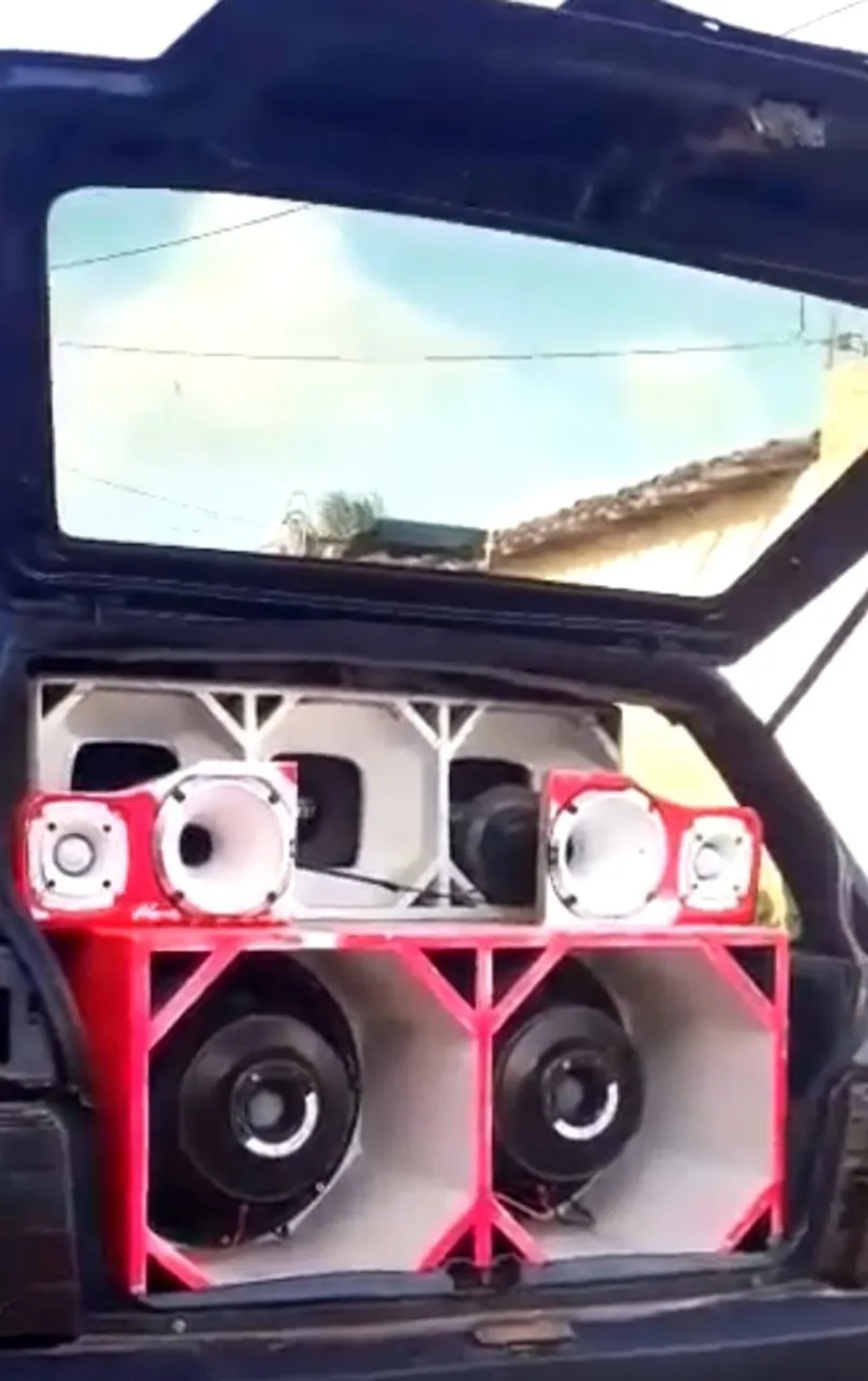 Som automotivo potente