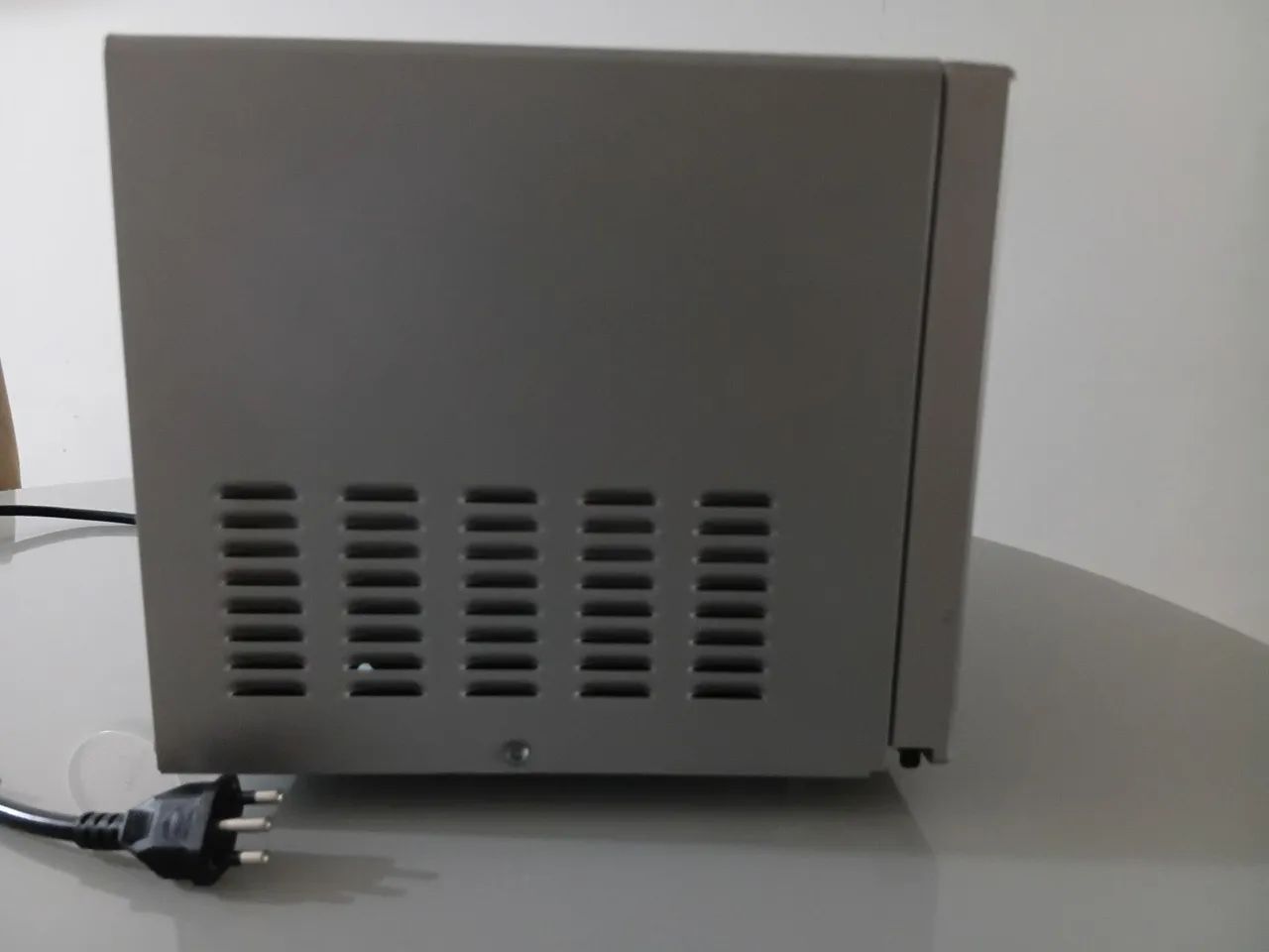 Vendo 01 micro-ondas consul 20 litros - Foto 4