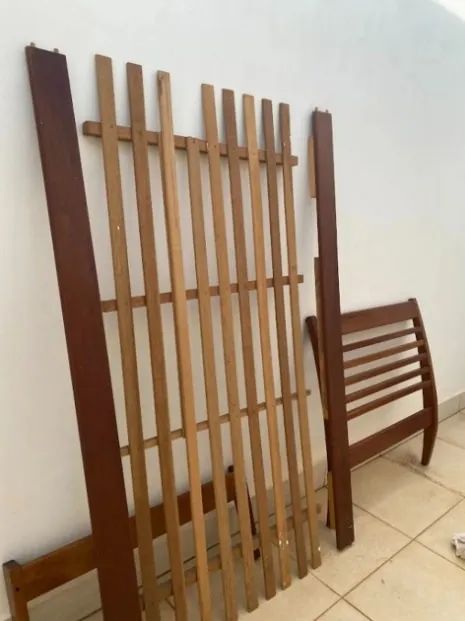 Cama de Solteiro em Madeira Maciça