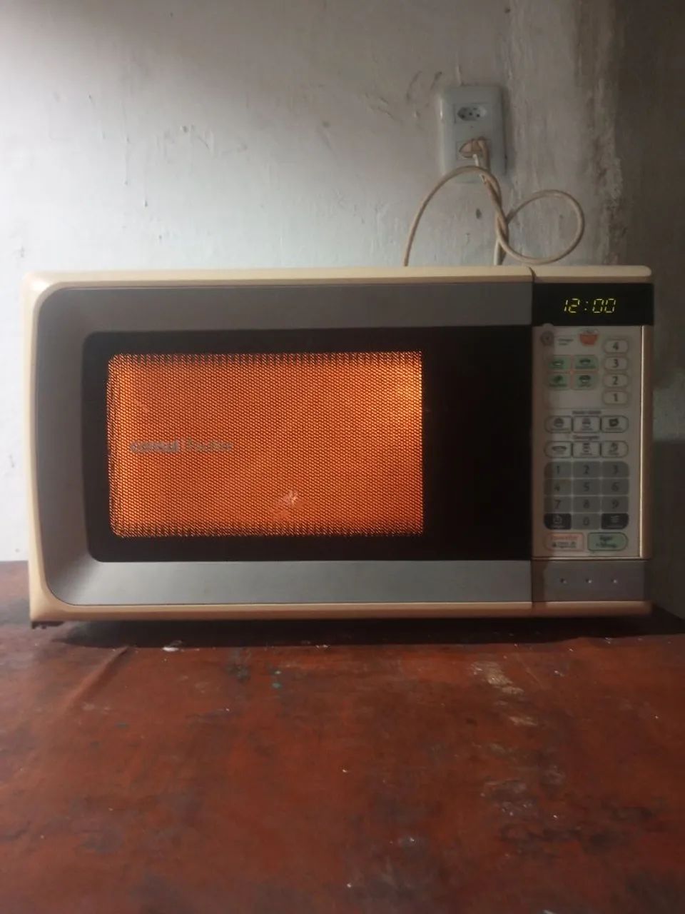 Microondas semi-Novo pra botar preço  - Foto 2