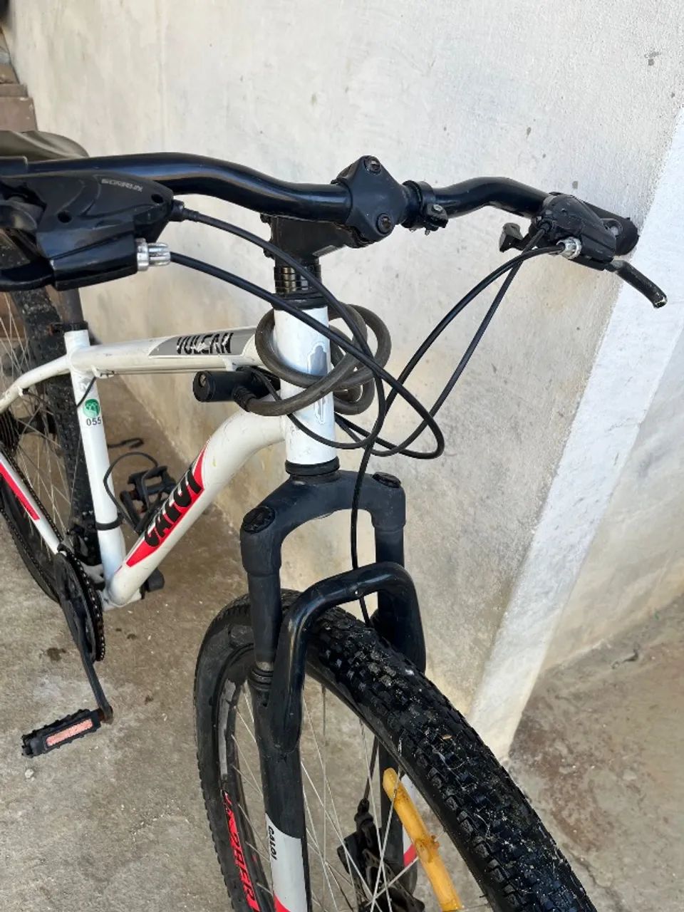 Bike aro 29 Caloi em ótimo estado + suspensão | Só R$800 - Foto 2