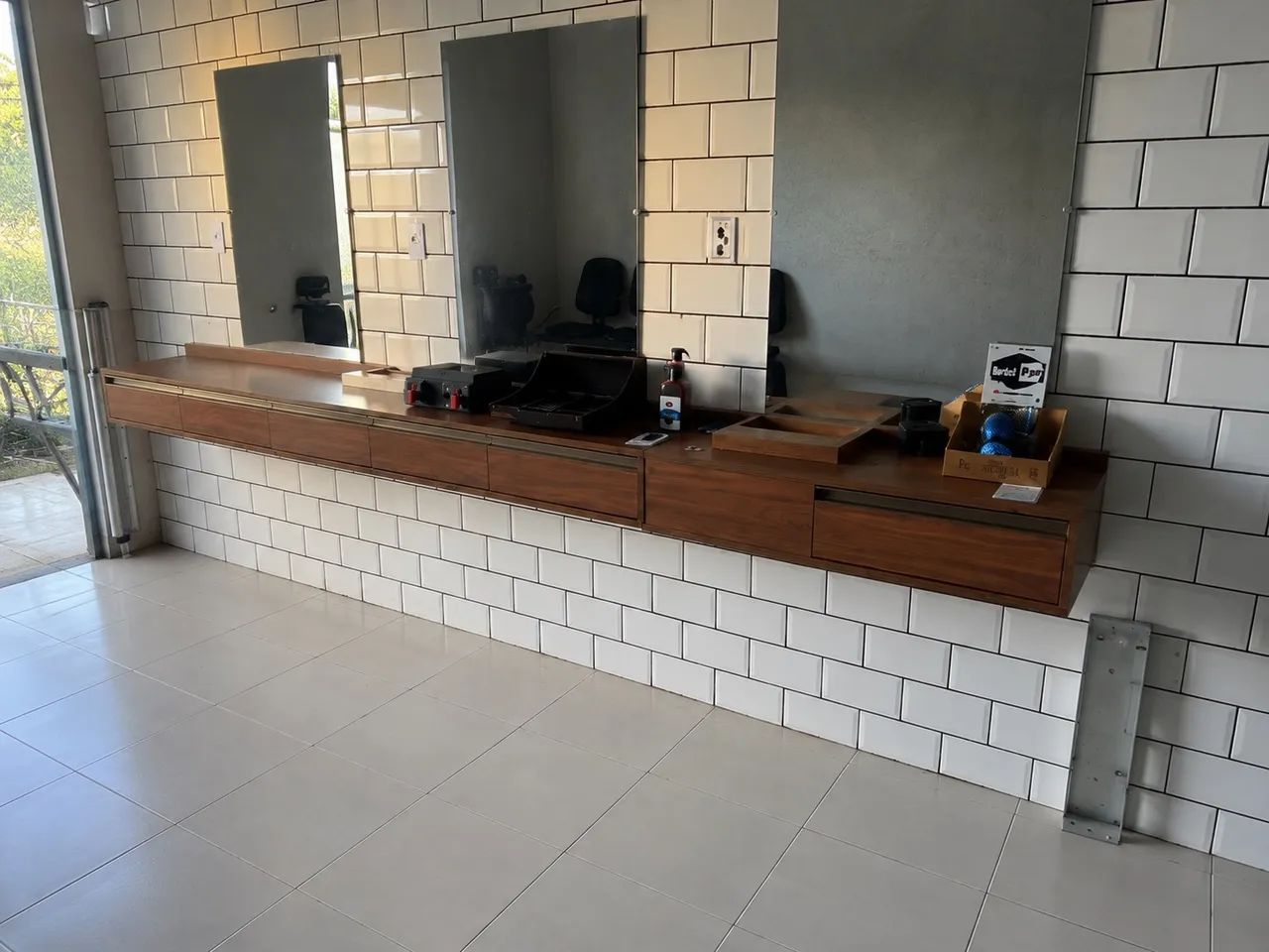 BANCADA PROFISSIONAL PARA BARBEARIA - Foto 2