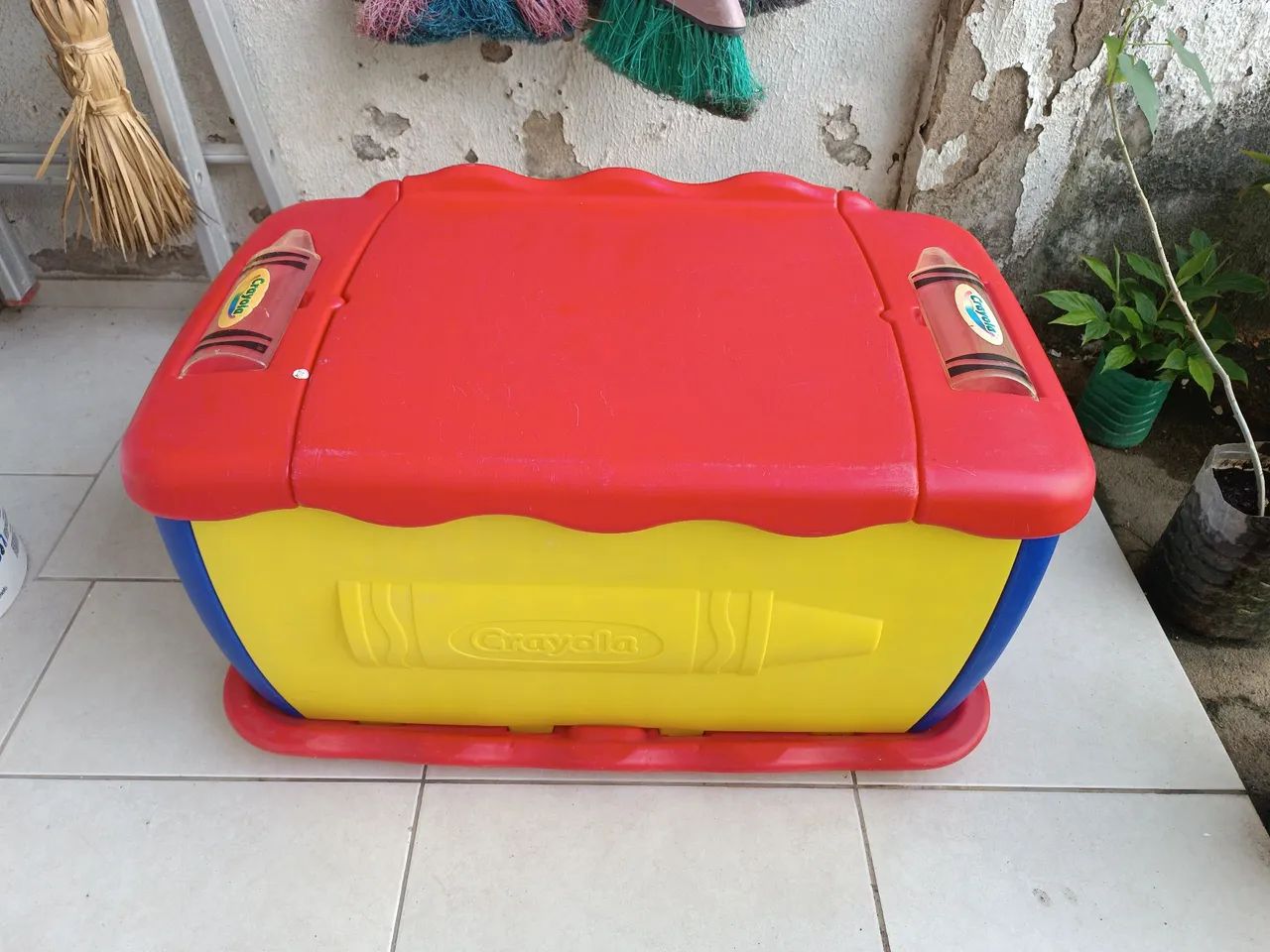 Baú infantil para brinquedos Crayola