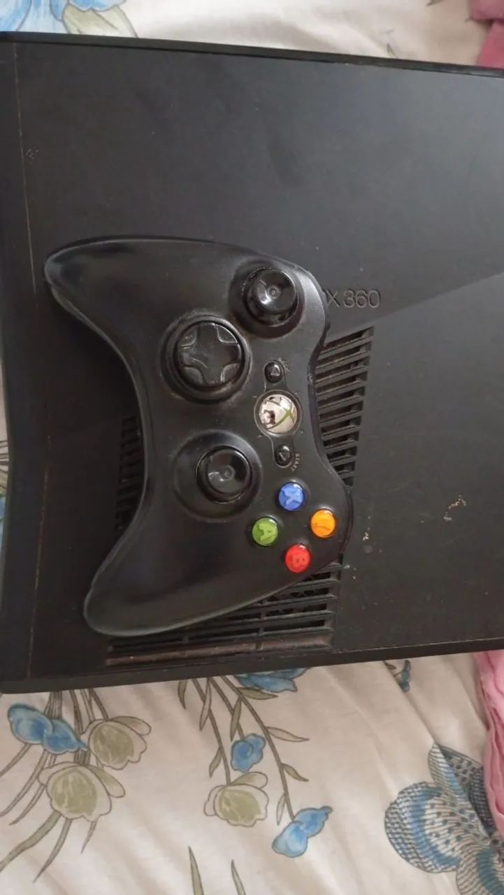 Xbox 360 (com jogos, red dead 1, GTA, pes 13 com mod 2023, Far cry 4 entre outros 