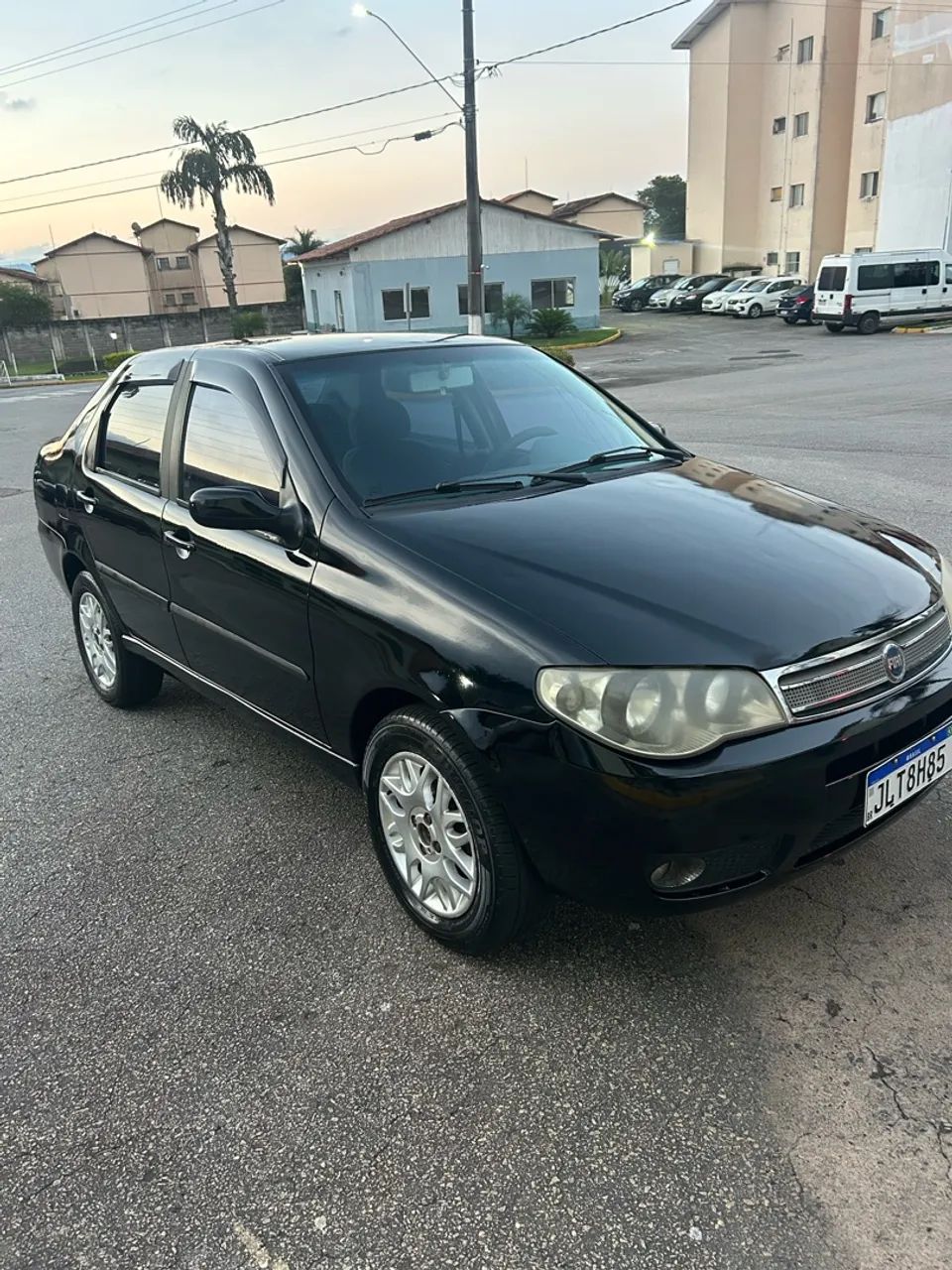 Fiat Siena Siena HLX 1.8 mpi Flex 8V 4p 2007